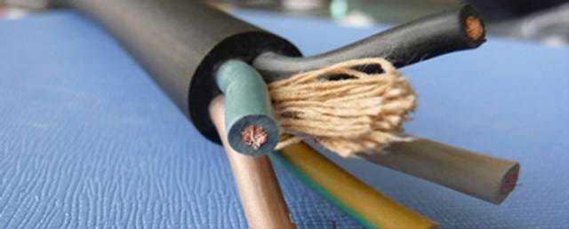 What are Trailing Cables and Where are They Used? | by Znergy Cable | May, 2025 | Medium