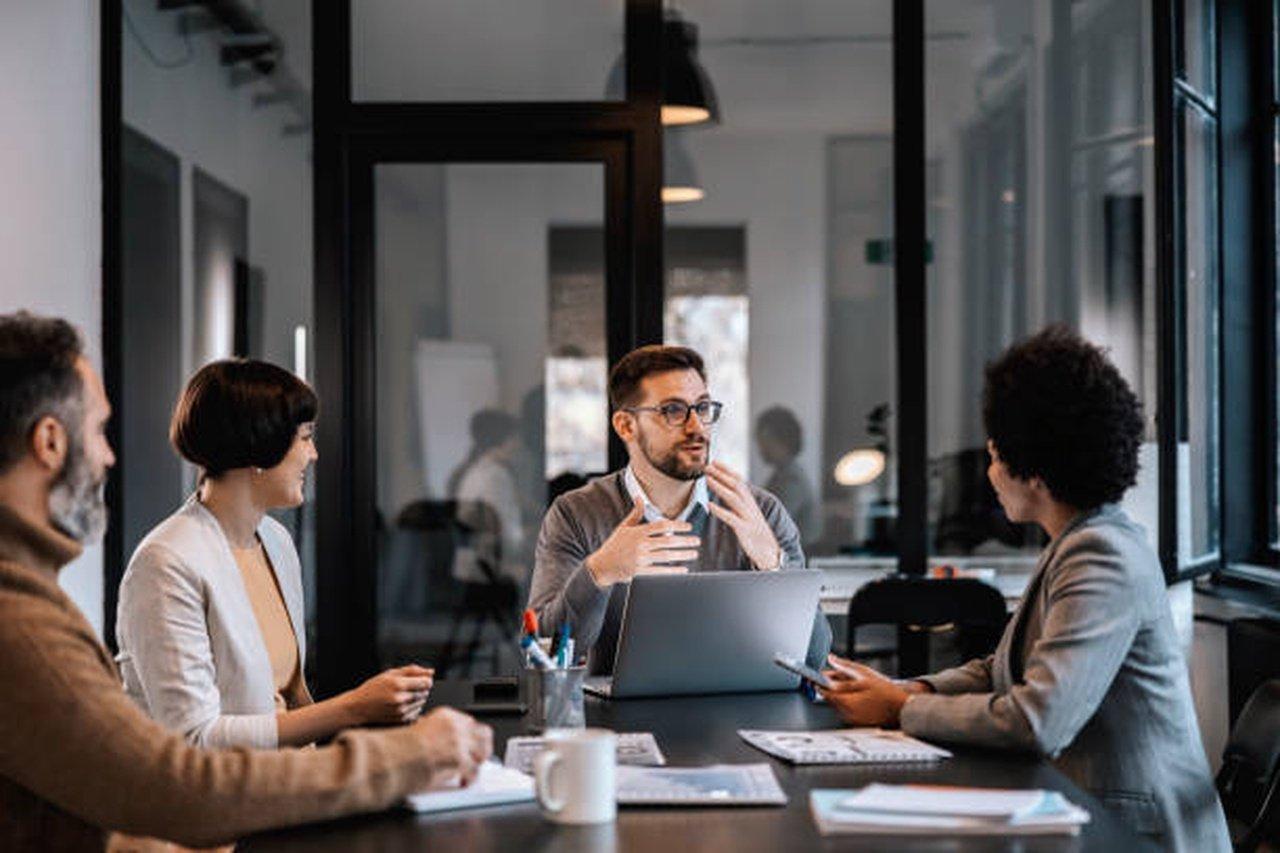 Knowing the Job Description for an Equity Dealer and PPO in Employment | Articles | Qollabb | Gan Jing World - Technology for Humanity | Video & Movie Streaming